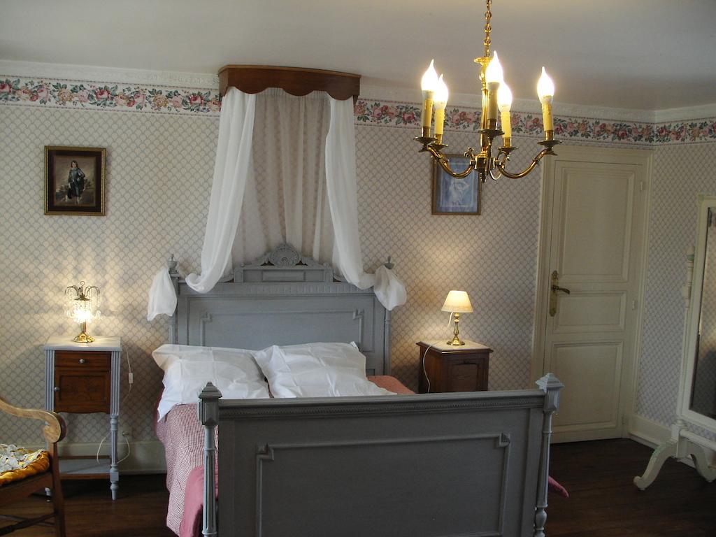 La Tourelle Des Echelles Bed and Breakfast Lésigny Rum bild